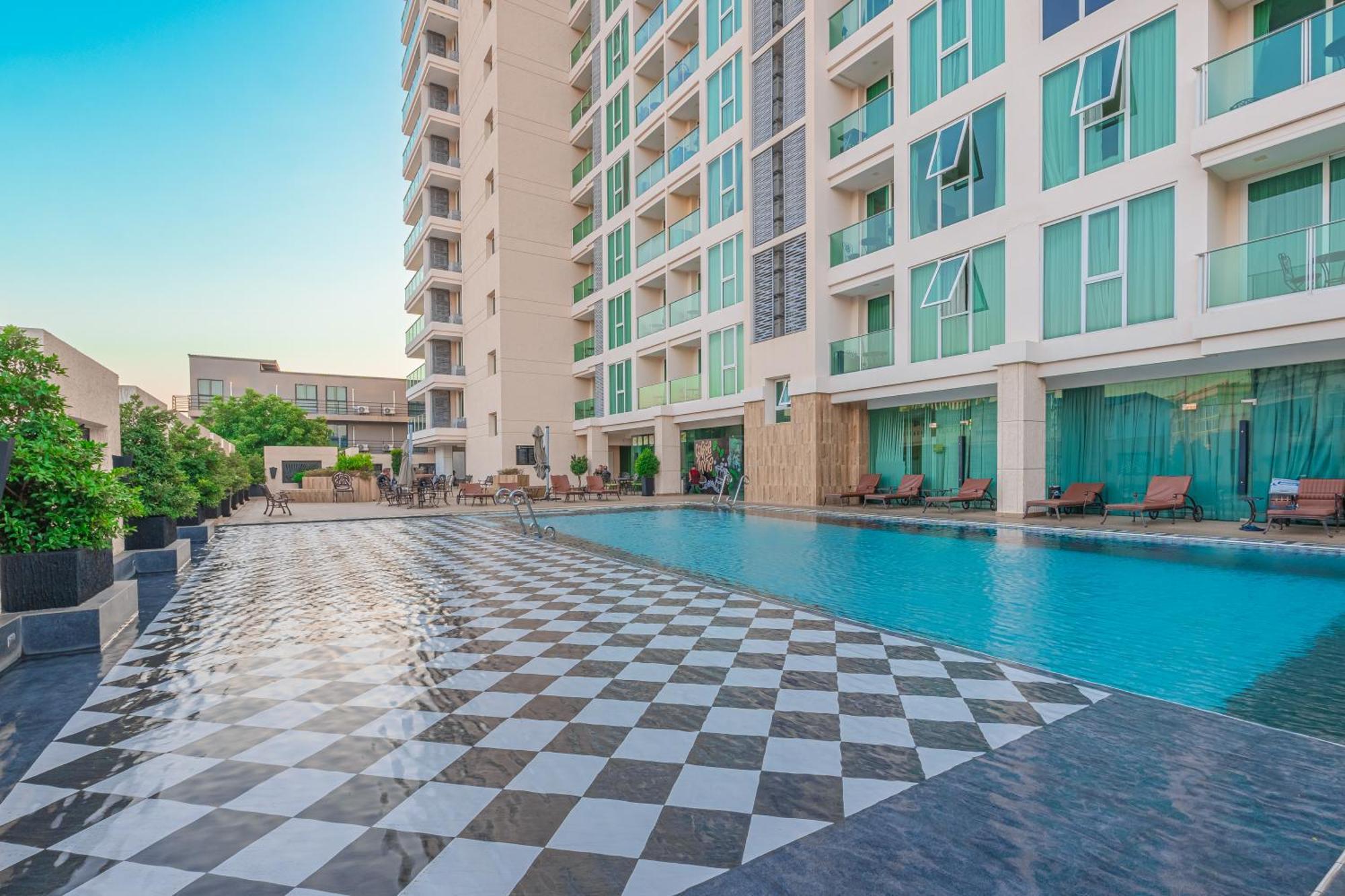City Garden Tower By Pattaya Holiday Esterno foto
